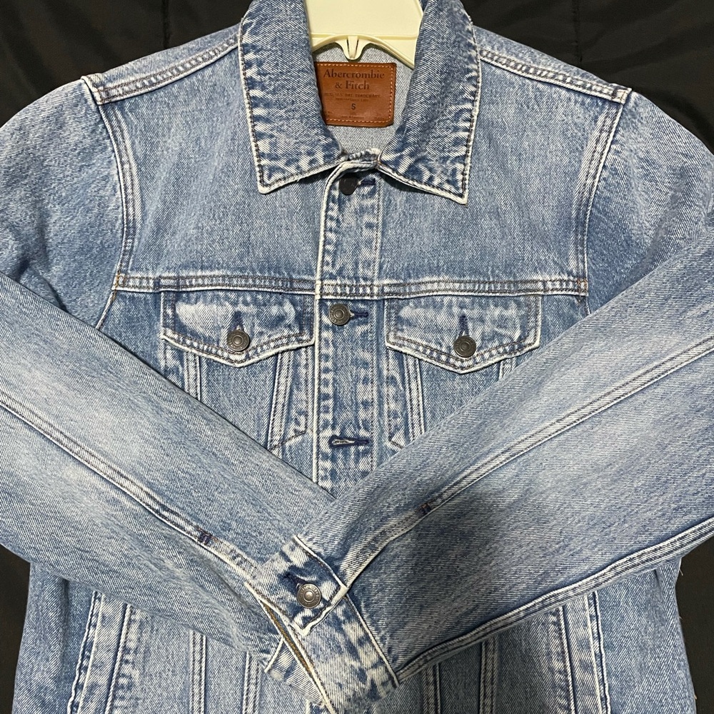 Light washed jean jacket